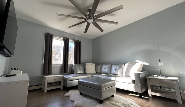Spacious Contractor-Renovated Studio: Your Ideal Home Away from Home