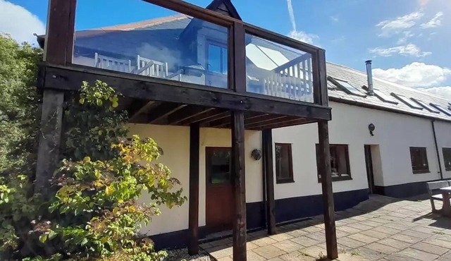 Spacious Converted Barn on a Flower Farm, Devon Countryside, Family Friendly