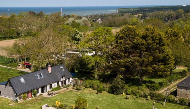 SPACIOUS COTTAGE BETWEEN LAND AND SEA - Sleeps 9, 5 bedrooms, 2 shower rooms, 3 toilets, ping-pong table