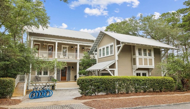 Spacious Cottage District Escape w/Carriage House & Rooftop