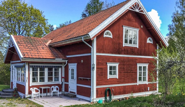 Spacious cottage for holidaymakers with pets in Åkerby.