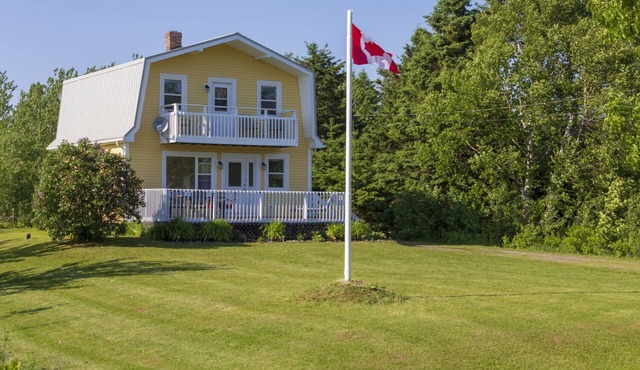 Spacious Cottage with Backyard Built for Hosting
