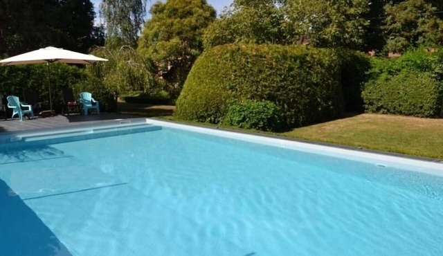 Spacious cottage with heated pool, wifi, and tennis by the Loire