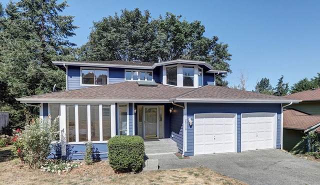 Spacious Cozy 5-bedroom house with AC, WiFi in welcoming Des Moines