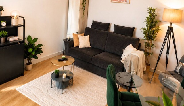 Spacious, Cozy, and Elegant Studio - Near Paris