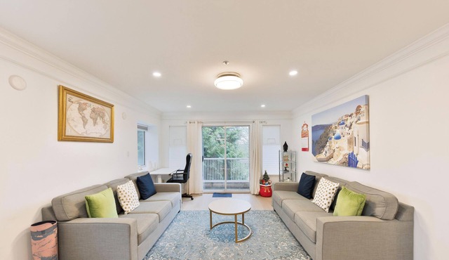 Spacious, Cozy & Central near Downtown & Airport