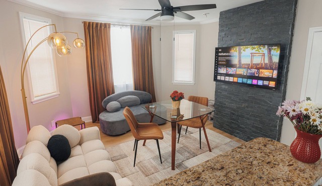 Spacious Cozy 4BR/2BA Apartment, Free Park, WiFi, AC/Heat