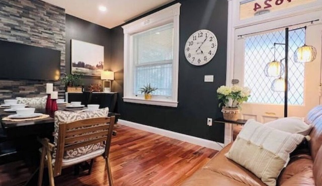 Spacious & Cozy with luxury furnitures/1 King+2 Queen/-University City