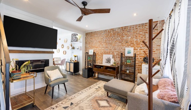 Spacious DC Retreat w/Free Parking & 70” Smart TV