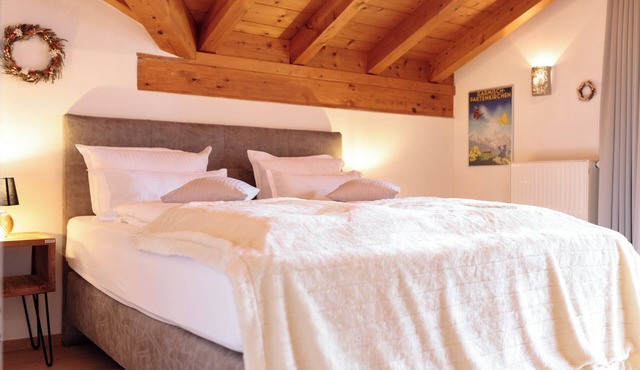 Spacious top floor apartment for 6 people