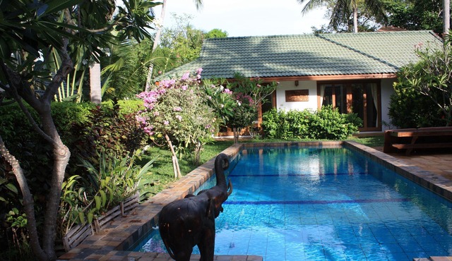 Spacious de luxe Grand villa with private pool and 5 bed and 4 bath rooms