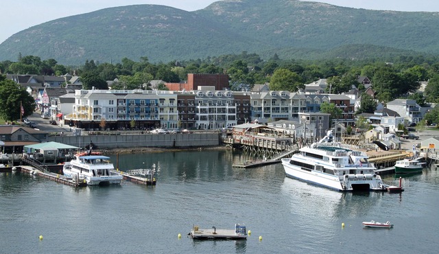 Spacious, Delightful Cottage on the West Street Waterfront near the Town Pier.