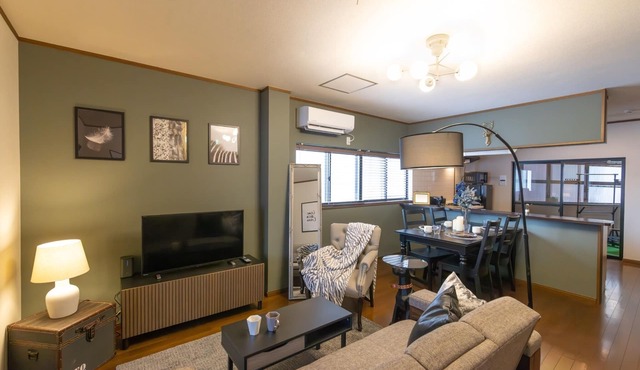 Spacious designer apartment welllocated next to Universal Studios Japan with space for 8 pax - It to the USJ/Osaka Ōsaka