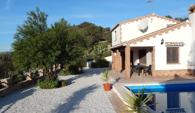 Spacious Detached Villa With Private Floodlit Pool 25% Off your second week stay