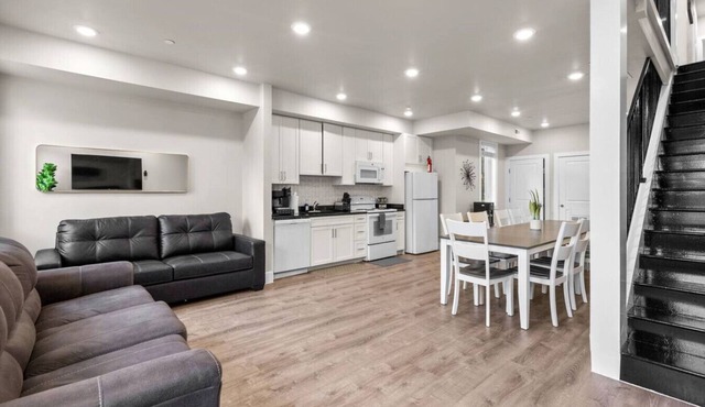 Spacious District Dwelling+6Bed+4Bath+Well Located
