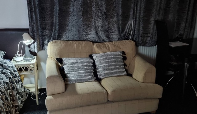 Spacious Double Bedroom With Kitchenette Perfect for Couples or Professional
