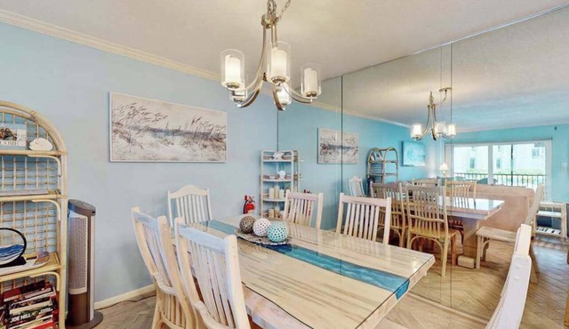 Spacious double condo w/balconies, Gulf views, shared pool & beach access