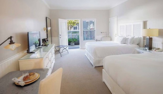Spacious Double Queen Suite Perfect for Wine Country Escapes Near Santa Rosa Fun