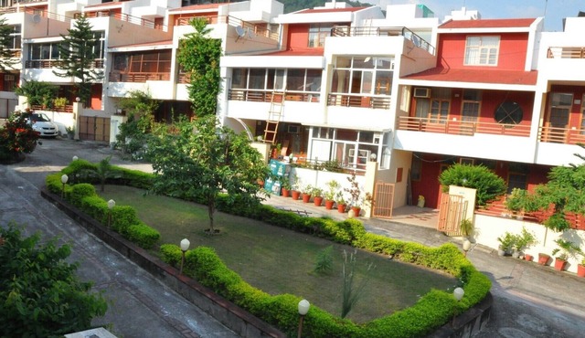 Spacious Double Room Near Ram Jhula