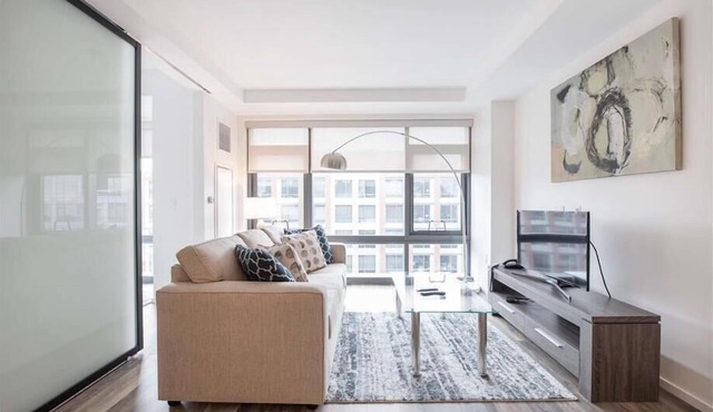 Spacious Downtown 1BR | Laundry In-unit | High Ceilings