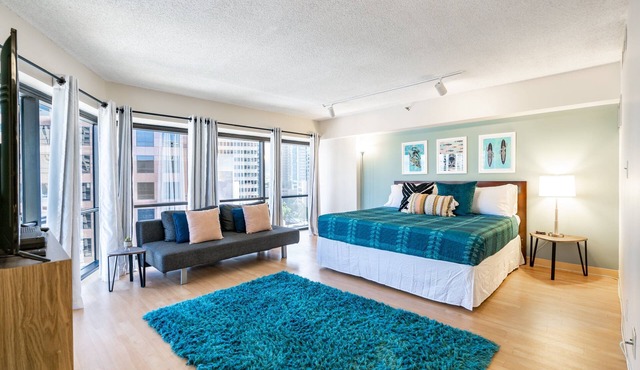 Spacious Downtown Executive Retreat | Free Parking