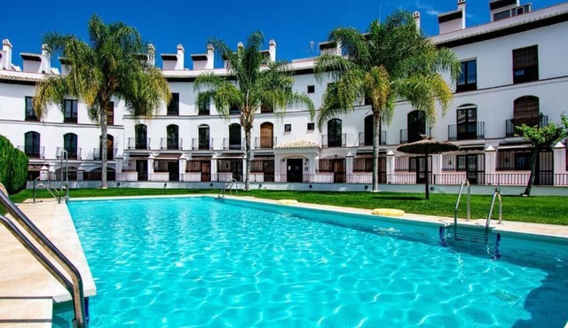 Spacious duplex apt; large roof terrace boasting amazing views & shared pools