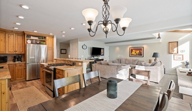 Spacious Eagle-Vail golf condo, near ski resorts