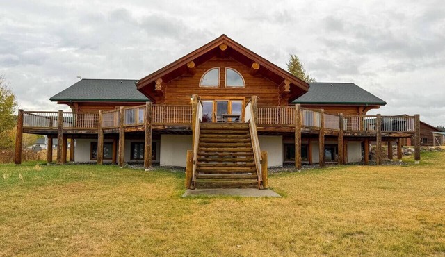 Spacious Eagle’s Nest Cabin – Lakeside Escape at Our Gathering Place