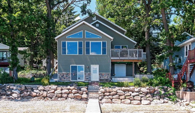 Spacious Edgerton Home w/Private Beach & Views!