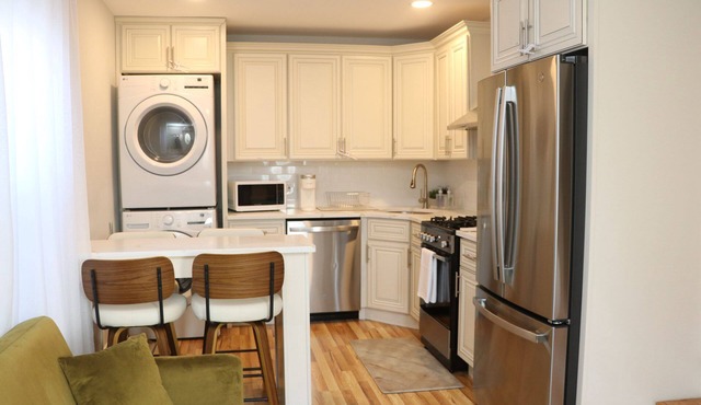 Spacious & Elegant 3 full bedroom apartment - Heart of Long Island