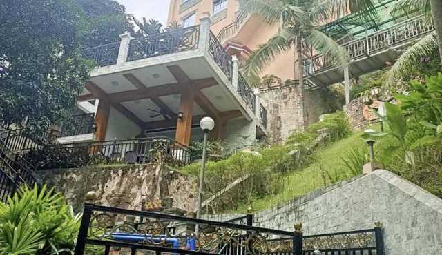 Spacious , elegant house for rent, 4 bed room situated on top of creek in Cebu.