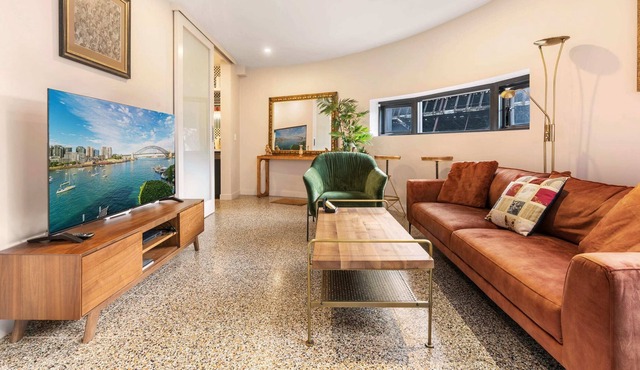 Spacious Elegant Light filled Apartment