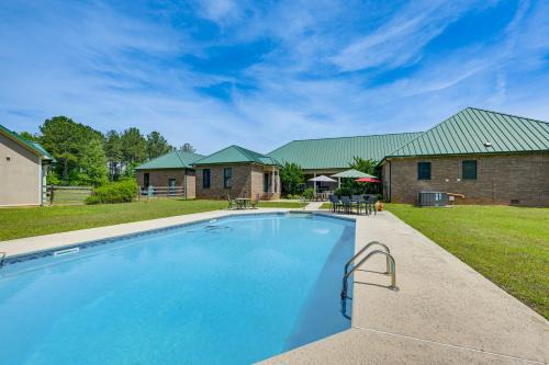Spacious Elko Home - 6 Mi to Georgia Fairgrounds!