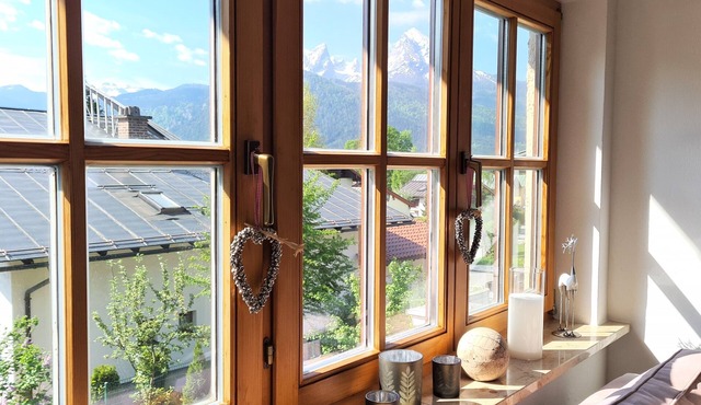 Spacious Elly vacation apartment with 2 bedrooms, 2 bathrooms and Watzmann view