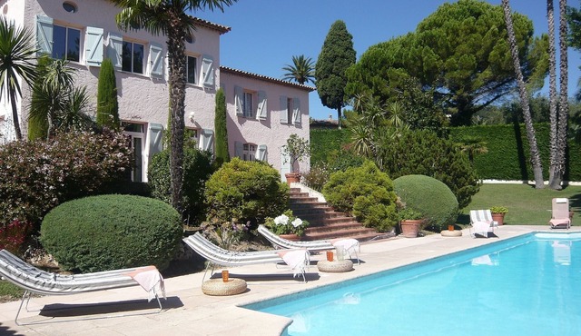 Spacious Family Villa- pool-tennis court-fantastic view of St-Paul De Vence
