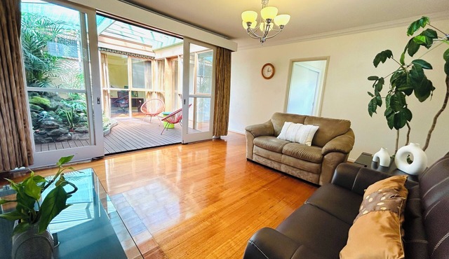 Spacious Family Home | Walk To Train | Free Public Transport In April