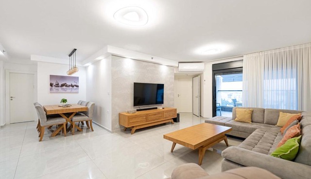 Spacious Family Luxury Getaway by Torohome