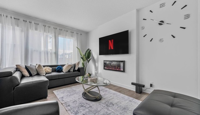 Spacious Family Retreat Near WEM |Gym Ravine Trails Netflix Pet & Child-Friendly