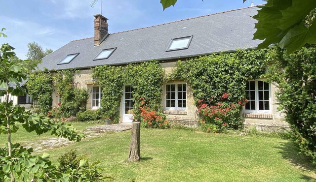 Spacious farmhouse with garden in Saint-Evroult, pets allowed on request