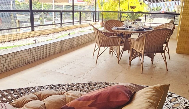 Spacious flat 1 block from Manaíra Beach and shopping malls, large balcony
