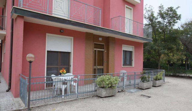 Spacious flat 50m from the beach