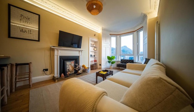 spacious flat, close to the city centre with scenic views