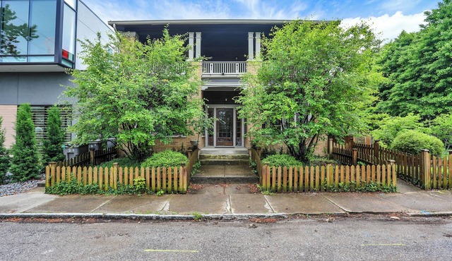Spacious Flat Near Bottleworks.