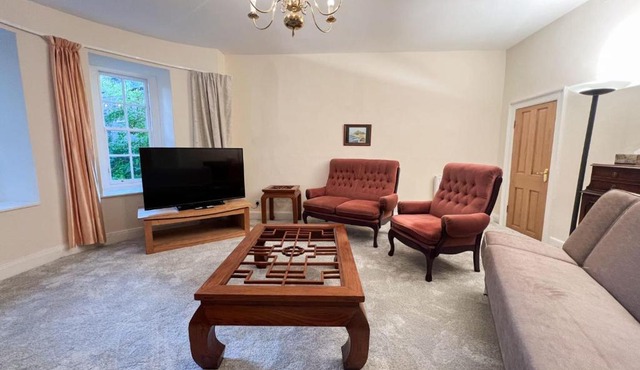 Spacious Flat Sleeps 8 near Princes Street