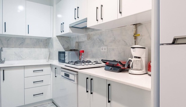 Spacious Flat w Balcony 4 min to Kadikoy Square