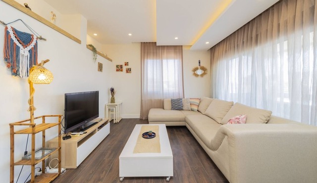 Spacious Flat w Balcony 3 min to Beach in Antalya
