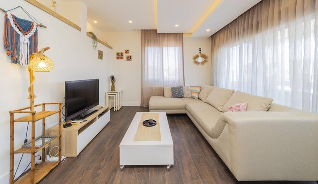Spacious Flat w Balcony 3 min to Beach in Antalya