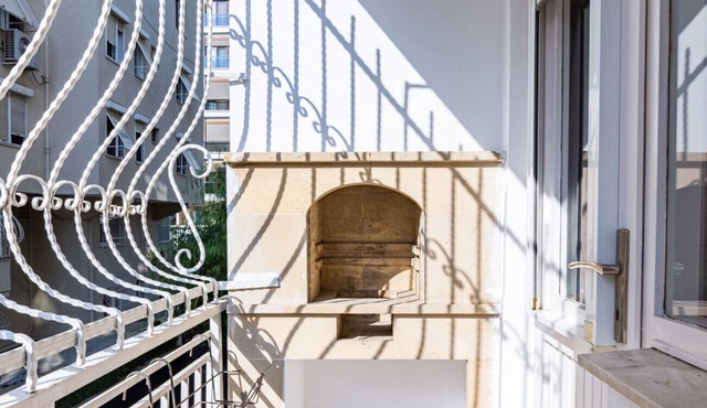 Spacious Flat with Balcony on Bagdat Street