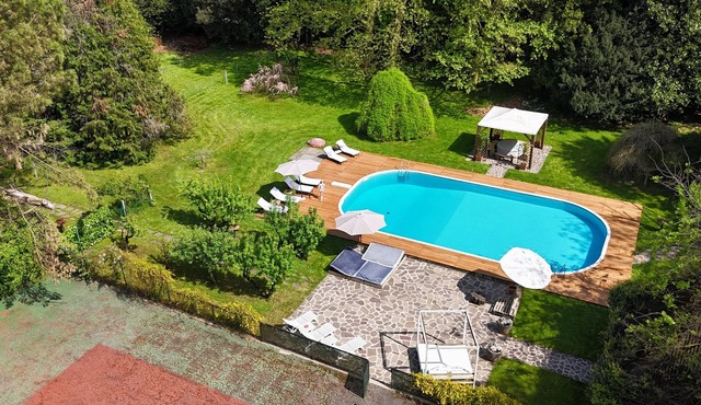 Spacious Flat with Pool & 36.000m2 Garden