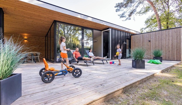 Spacious forest cottage with modern facilities ideal for families seeking luxury and relaxation.